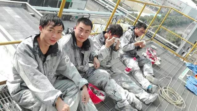 工作中，認(rèn)真工作的男人是最帥的.jpg